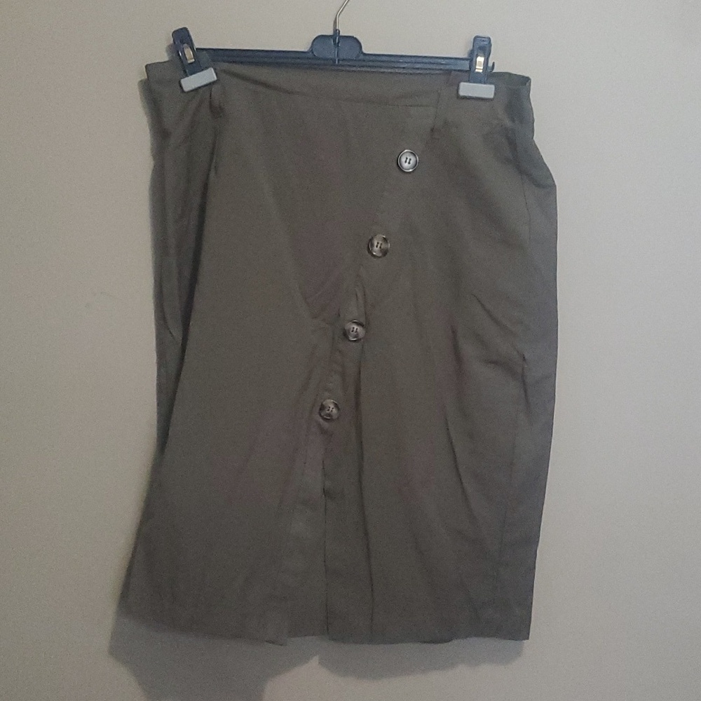 Dynamite skirt size xl